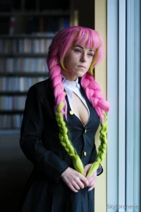 Mitsuri in the library pt 1