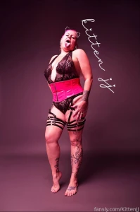 Almost halfway through my europe tour wanna meet me kittenjj com