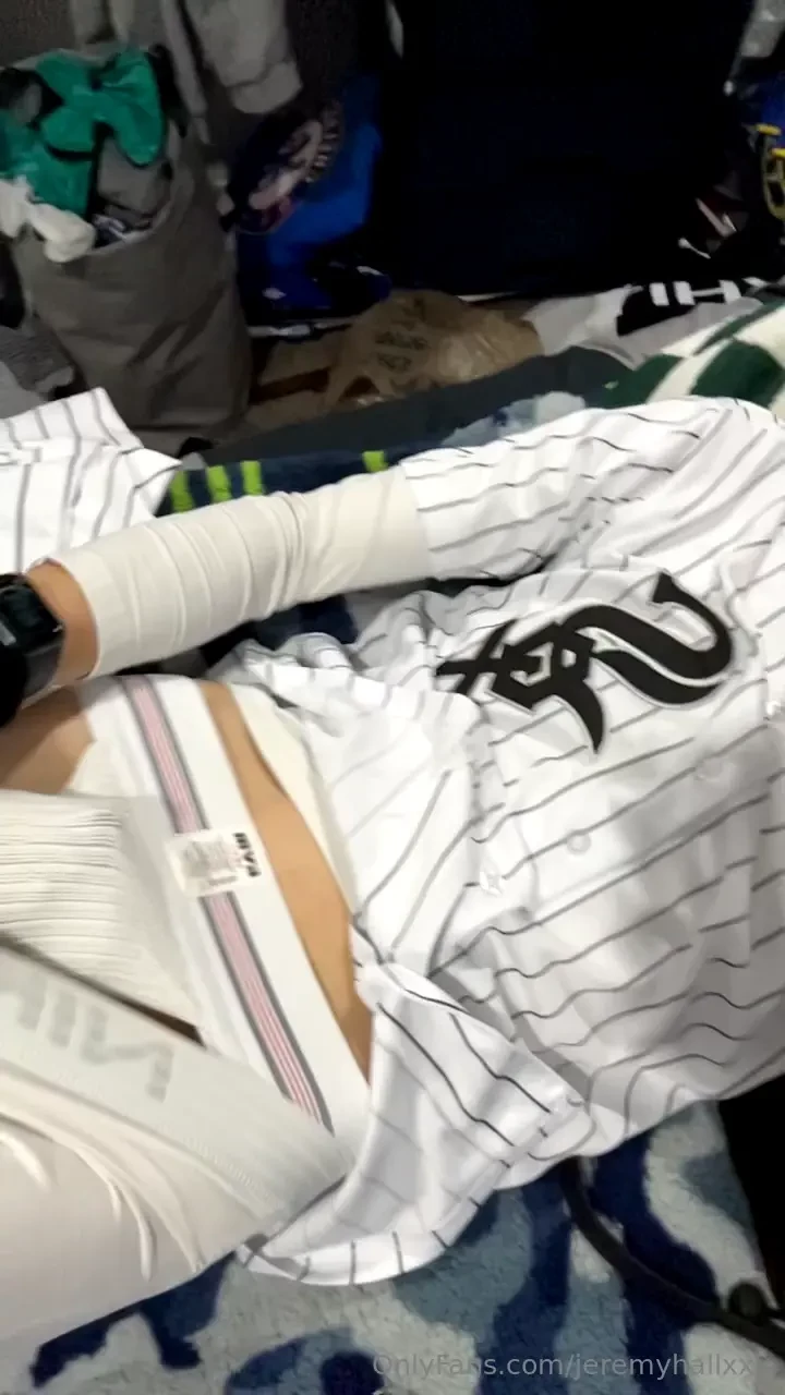 Wanna see a bit baseball player ruin himself 