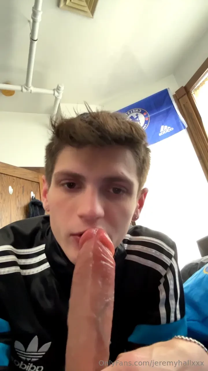 Straight from the throat and into the boi pussy 