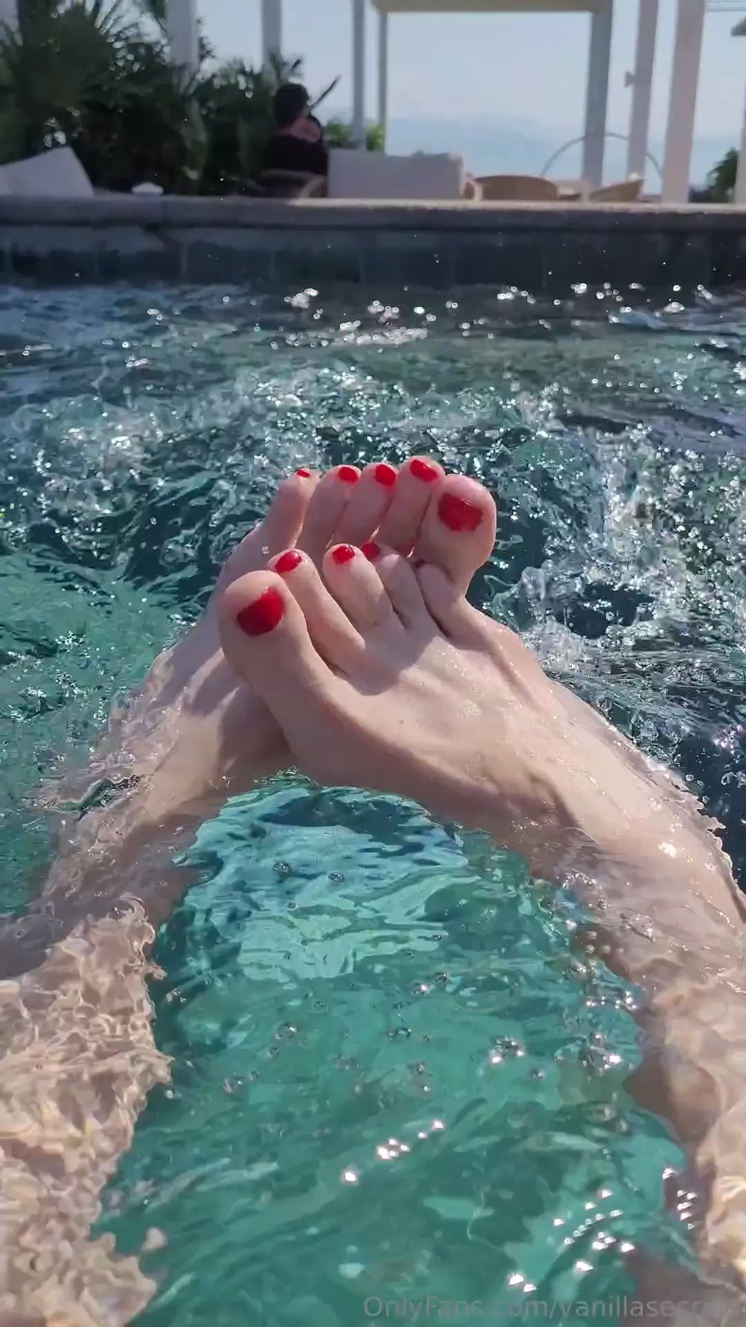 Disfrutando un d a de jacuzzi quieres venir conmigo 