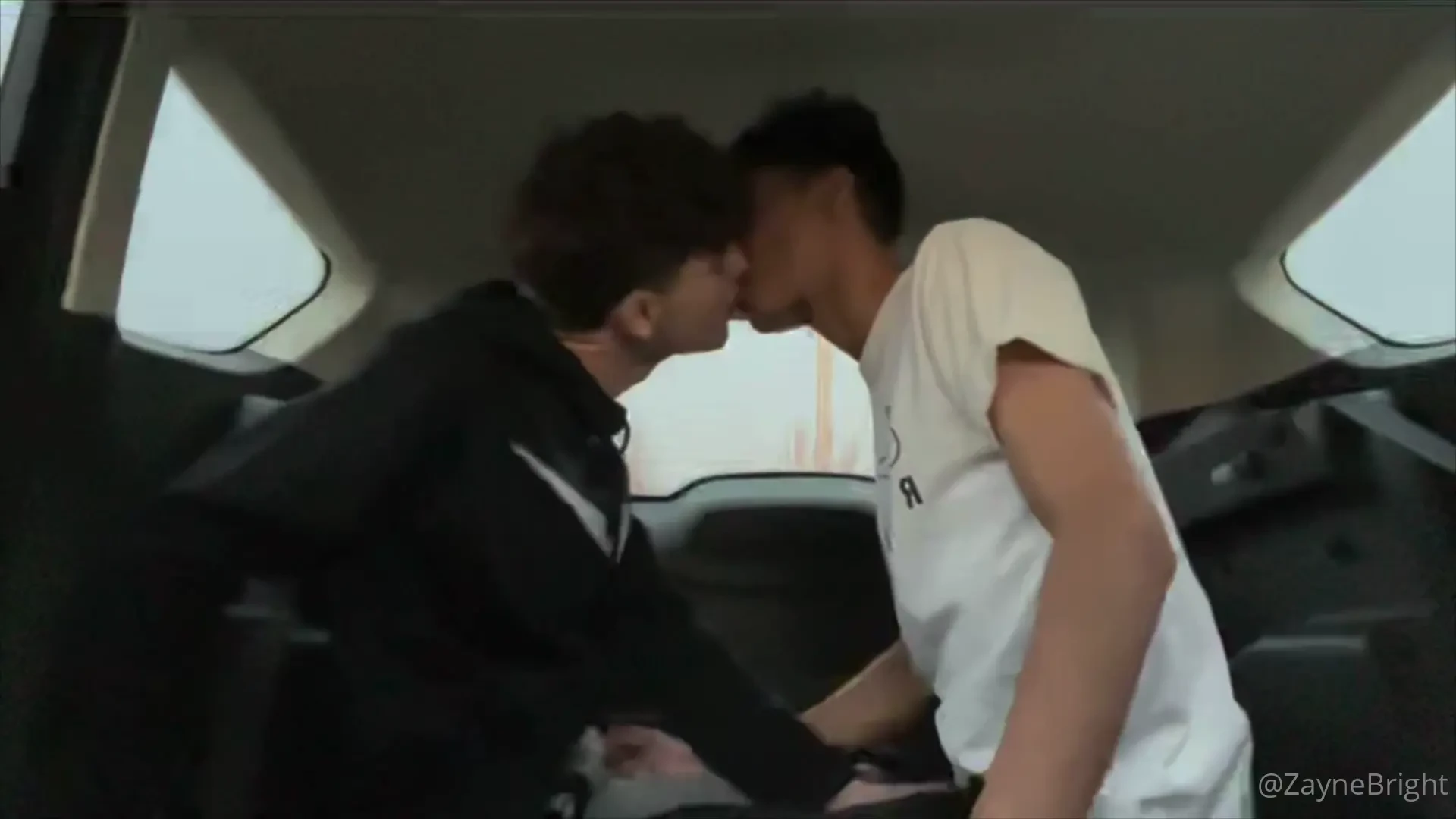 Me and lucaambrosexxx had fun hitting a quickie in the car 5 min full 