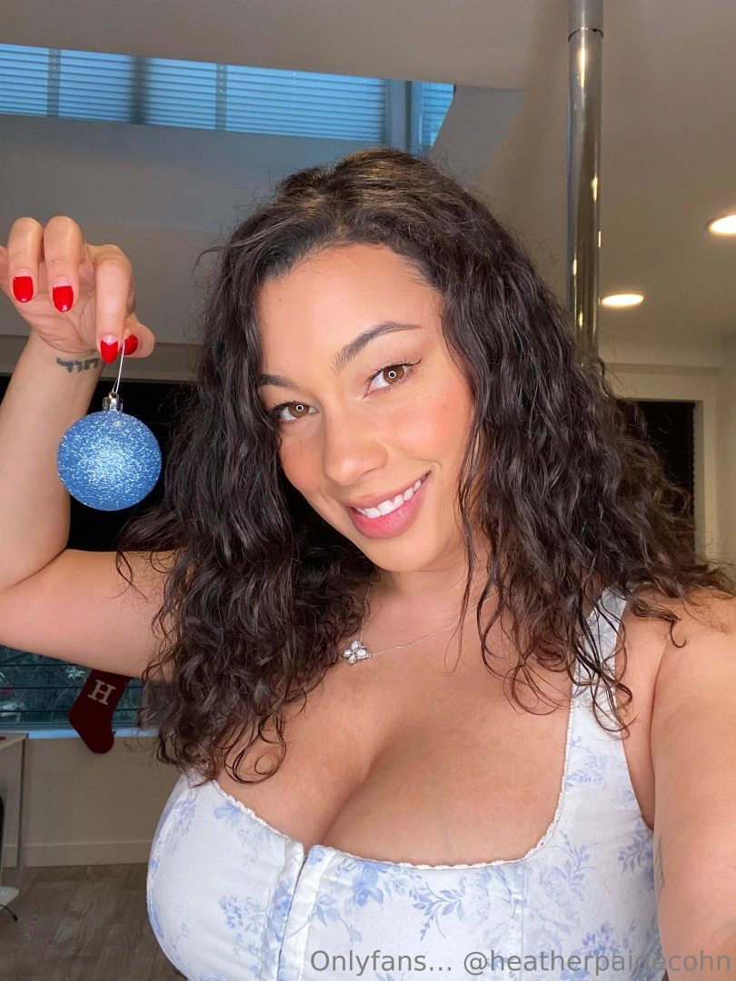 Help me decorate the tree part 1 