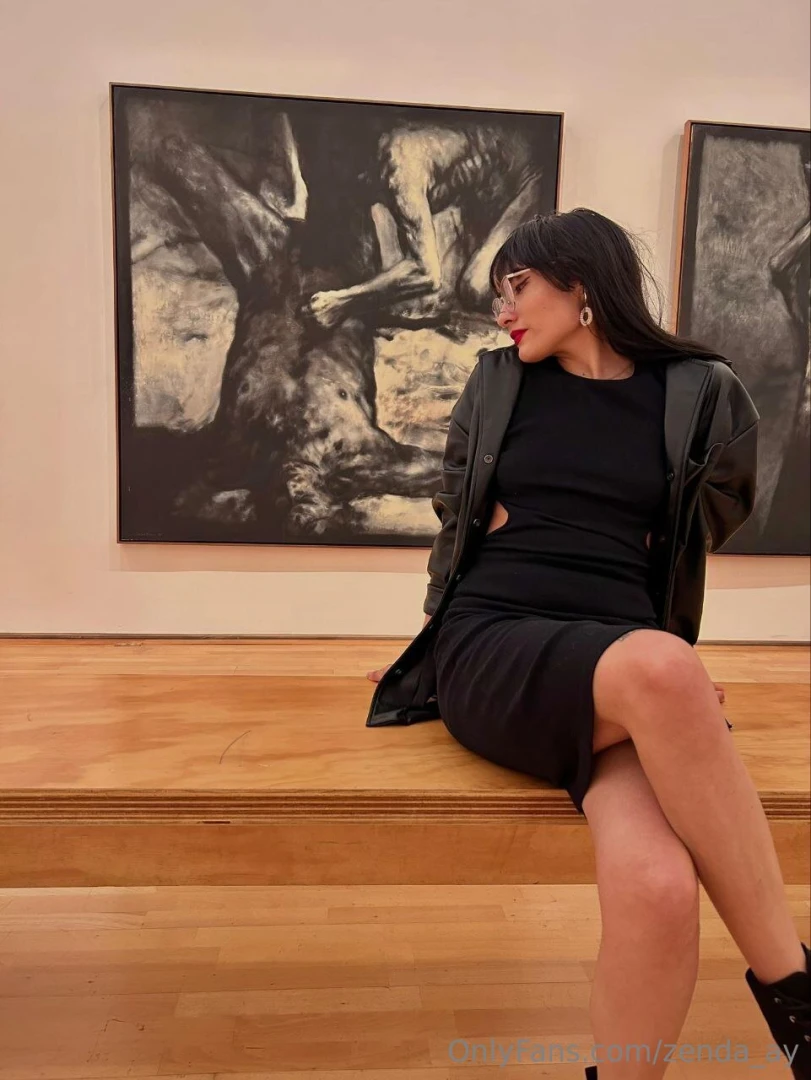 Can we say there are two works of art in this photo 