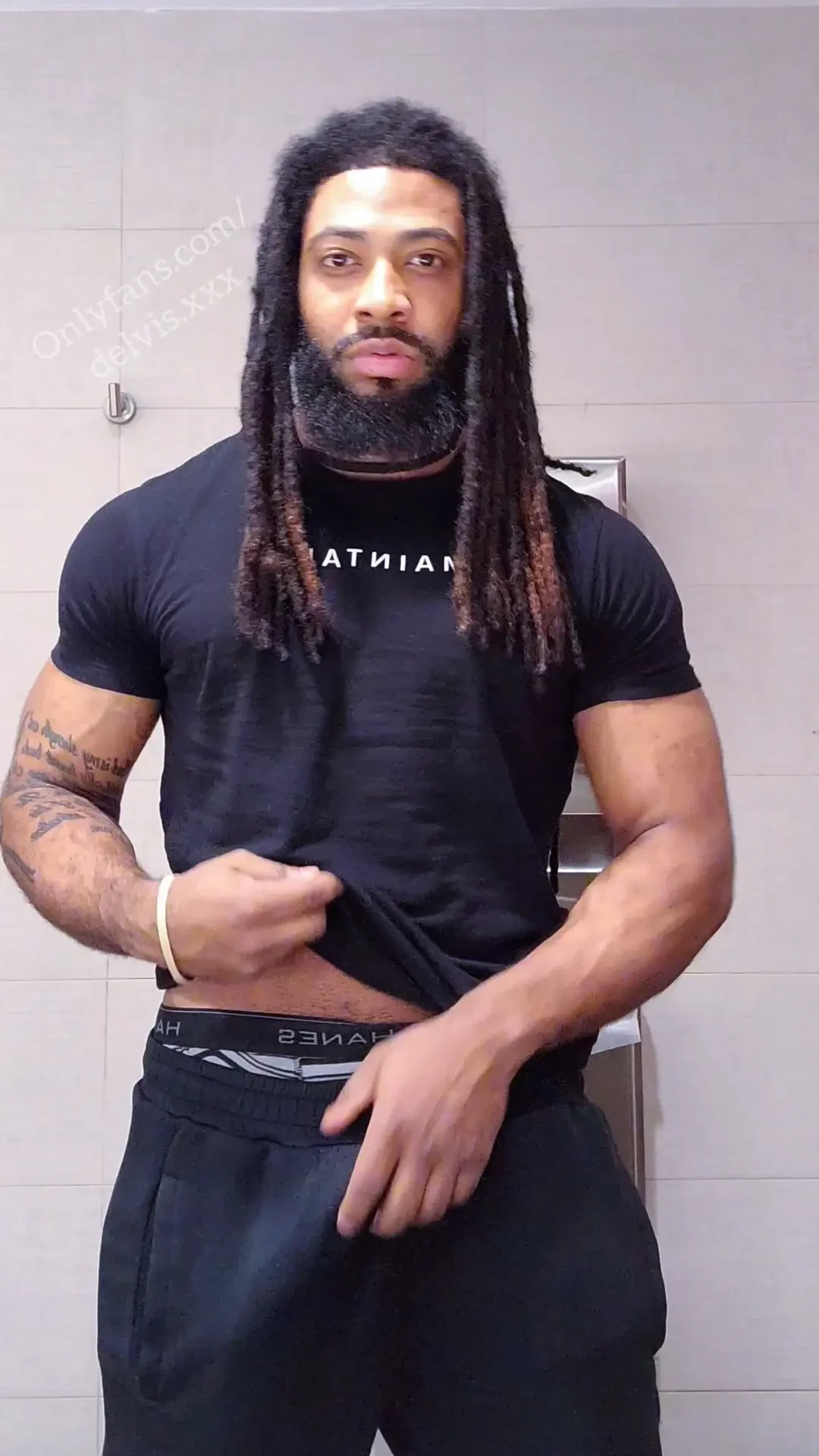 Who wants to play with my cock check your dm nd see if you can handle 