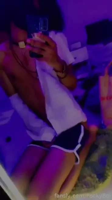 Femboy ready for backshots 