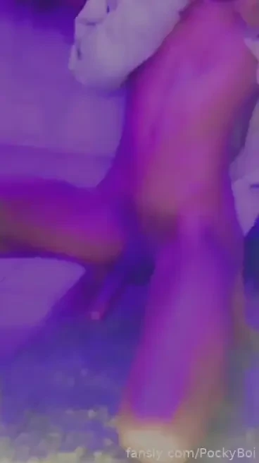 Its soooooo hoooooot i need to start wearing skimpy outfits for theses part 3 