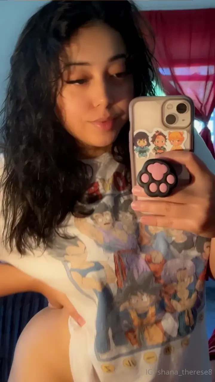 Sneak peaks fresh out the shower 