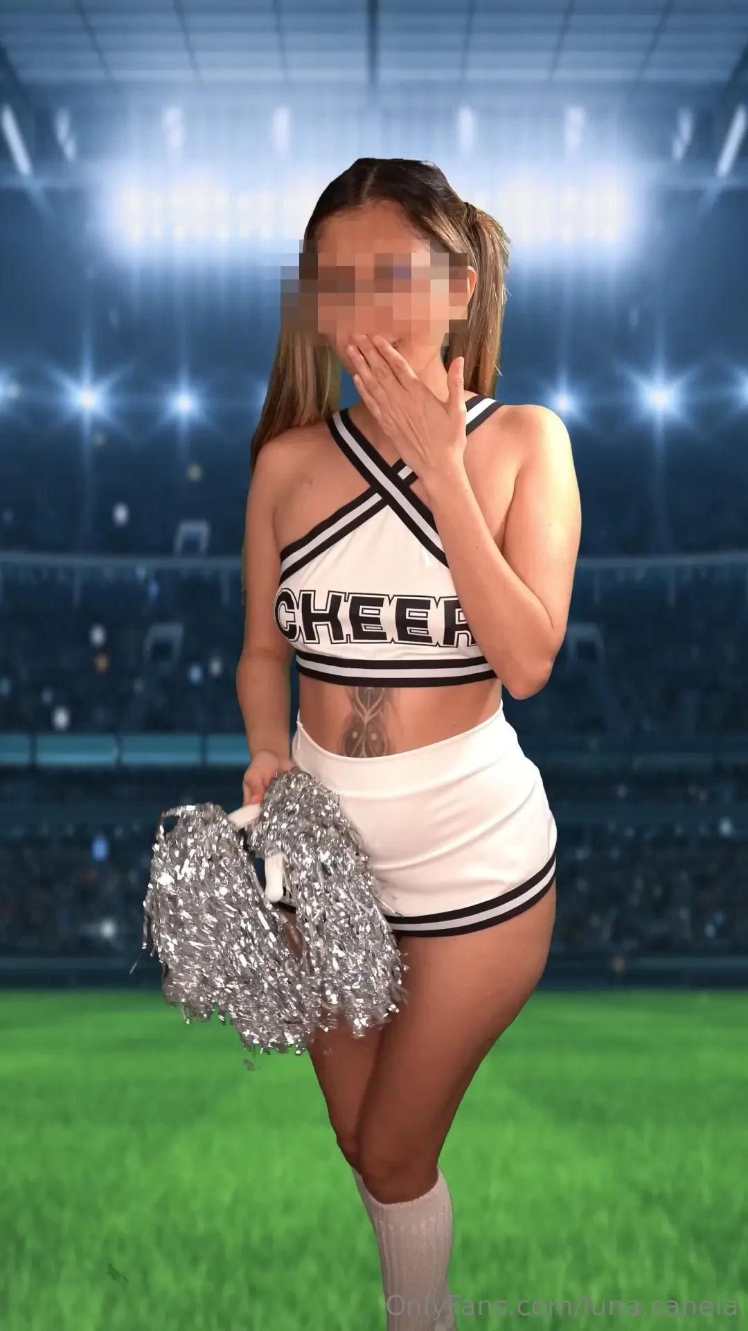 The cheerleader didn t realize that her skirt was tucked in to her 