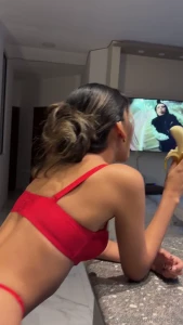 Una comi ndome mi frutita favorita