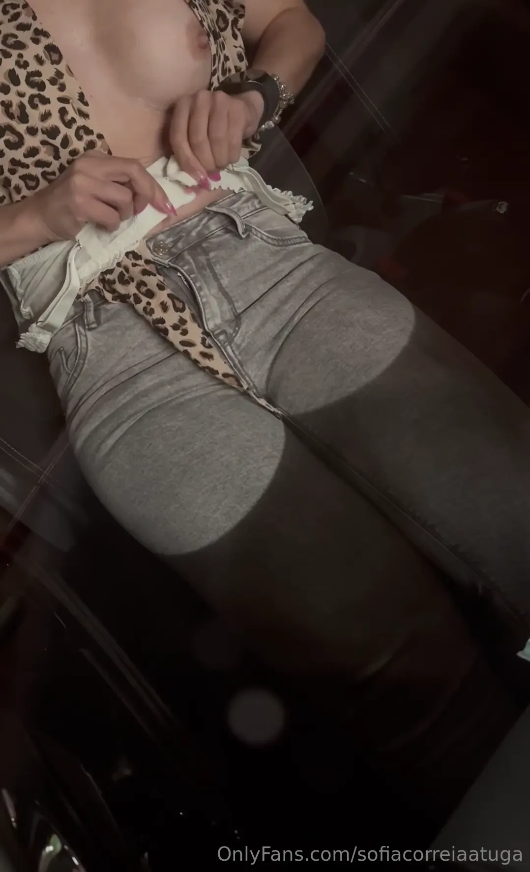 Sai sem suti fui comprar um e vesti o dentro do carro no parque de 