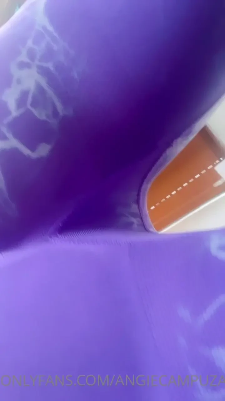 Papi revisa tu dm hay un delicioso video para que me des tu lechita en 