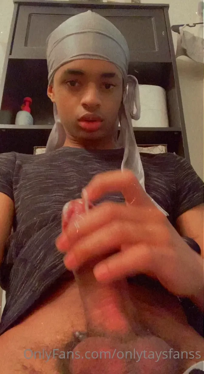 Look how my cum drips down the sides of my dick 