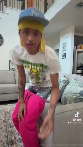 Short pov moving in the couch