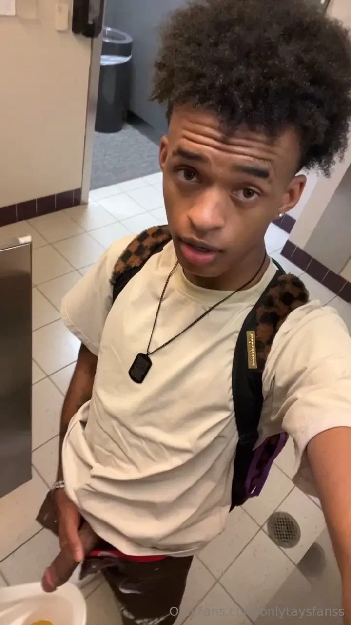 This is my bathroom wanna come in 