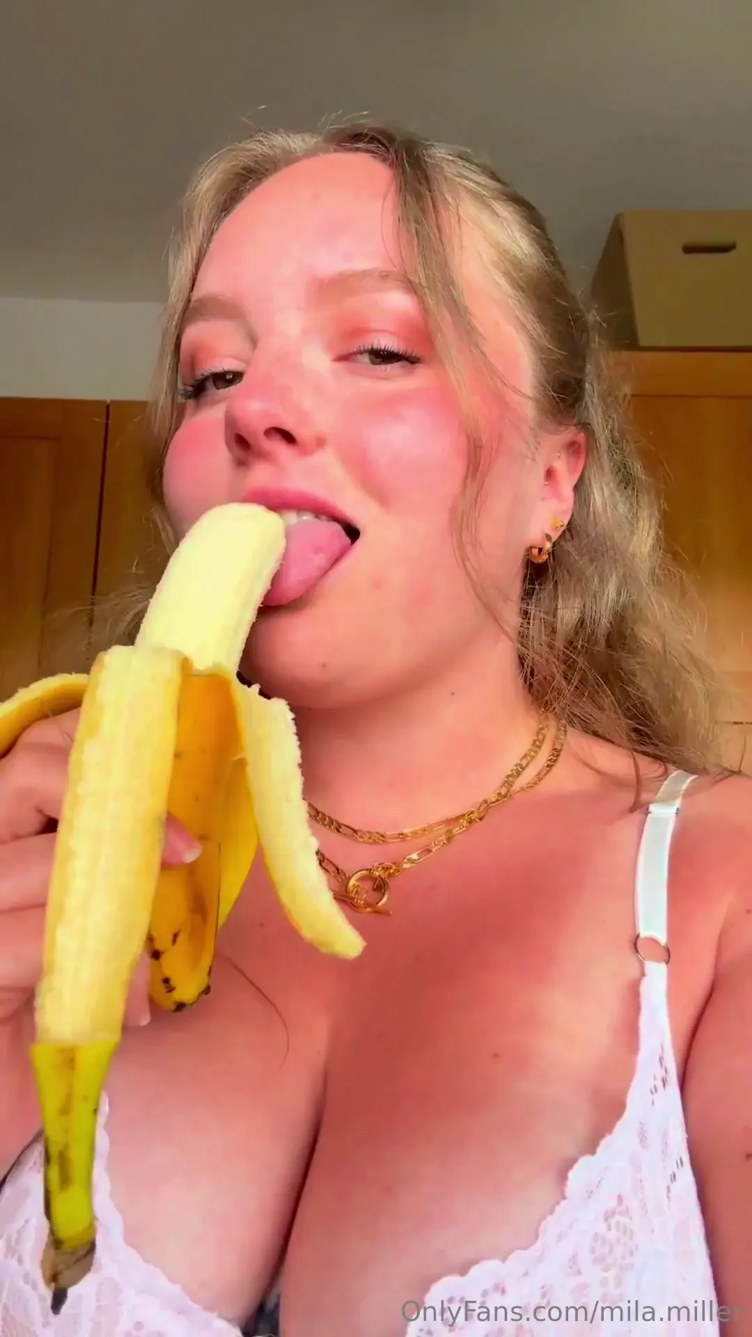 Look at this beautiful snack i just made bananas are def one of my fav 