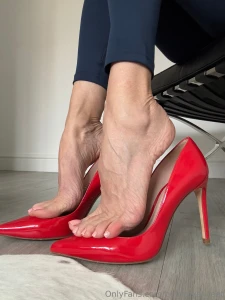 Beg me to suck my toes i might let you part 3