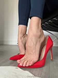 Beg me to suck my toes i might let you part 4