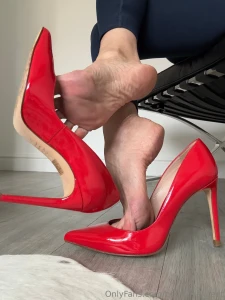 Beg me to suck my toes i might let you part 1