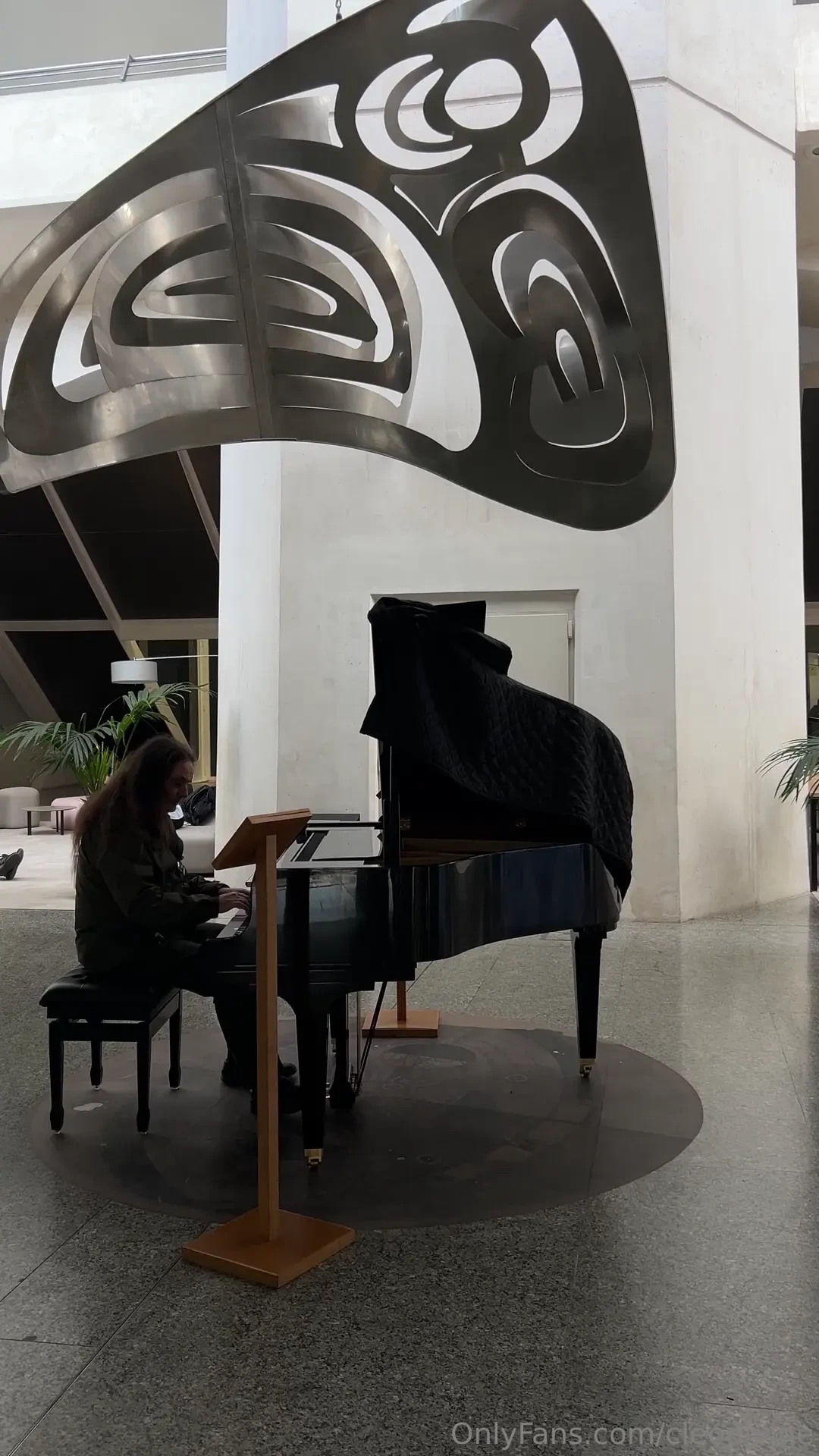 I love listening to classical music it relaxes my brain when it s busy 