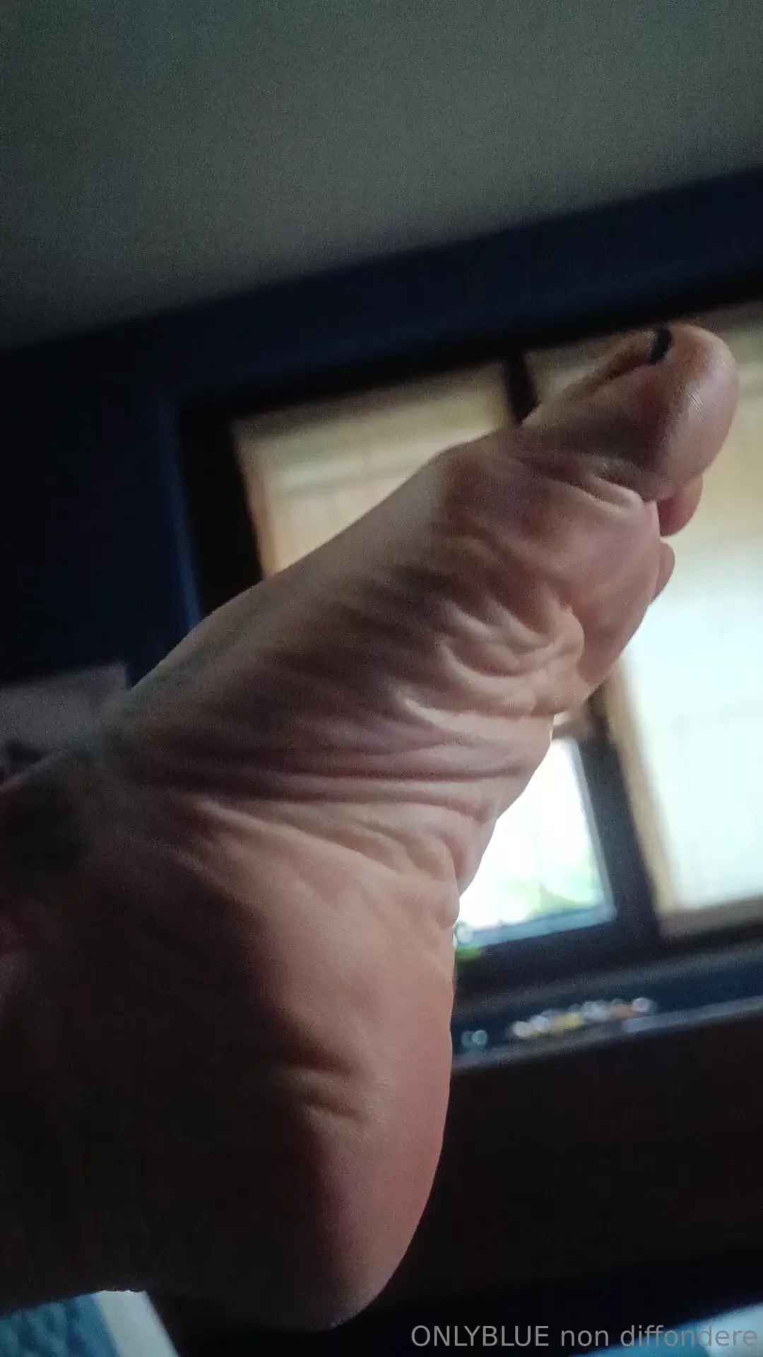 Mi guardo un film e ti tento resisti solo questo puoi fare osserva e 