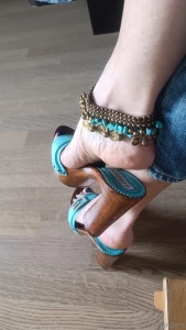Immaginatevi piccoli e ai miei piedi lo sentite il potere dei miei