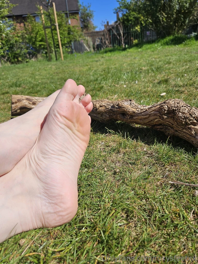 Another lovely day to get my toes out 