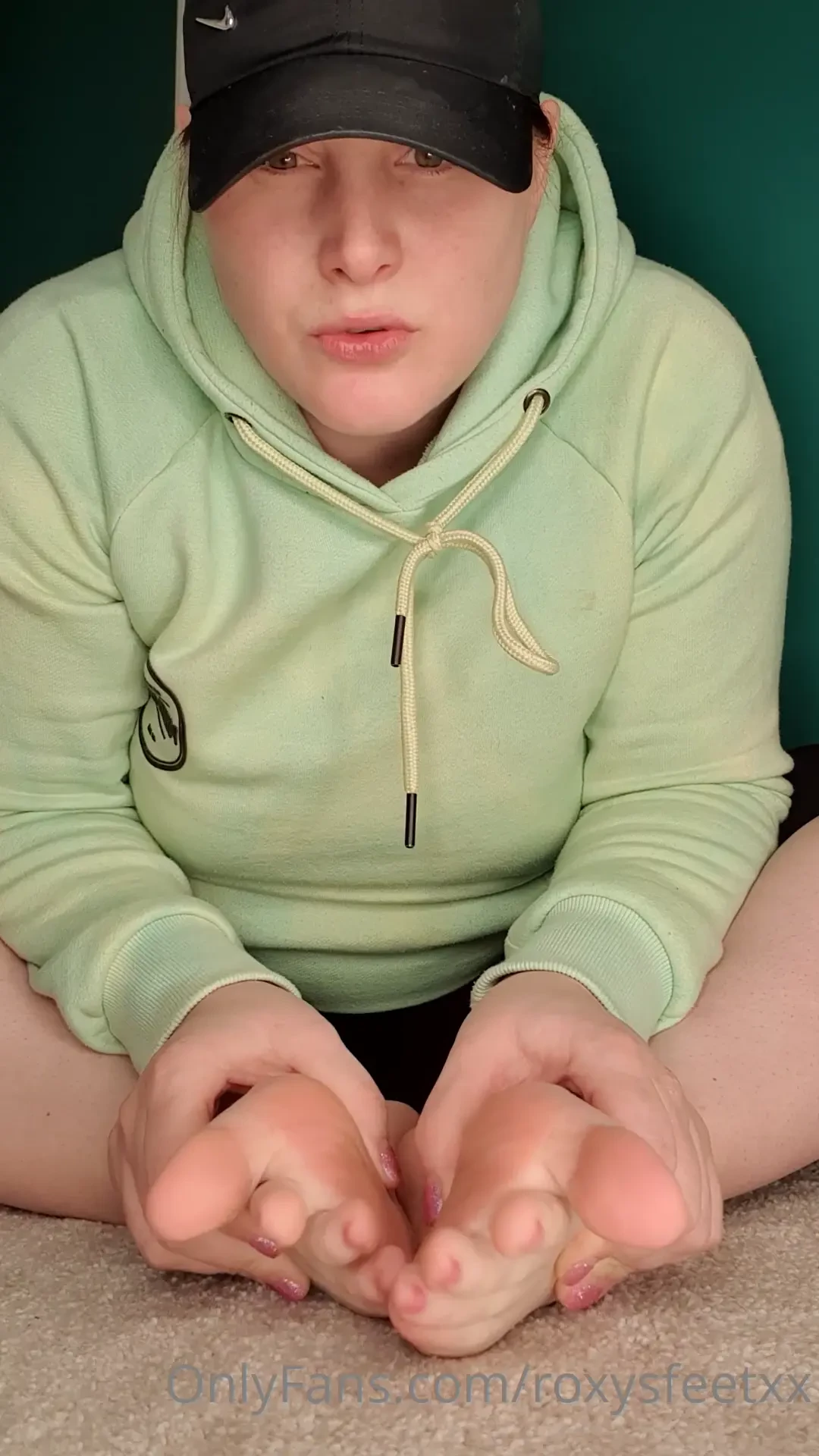 Lick this spit from my sweaty gym feet 