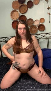 Thanks to my sponsor shy for this beautiful lace piece wanna watch me