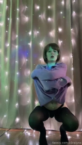In the video i dance and do such naughty things i make a pussy out of