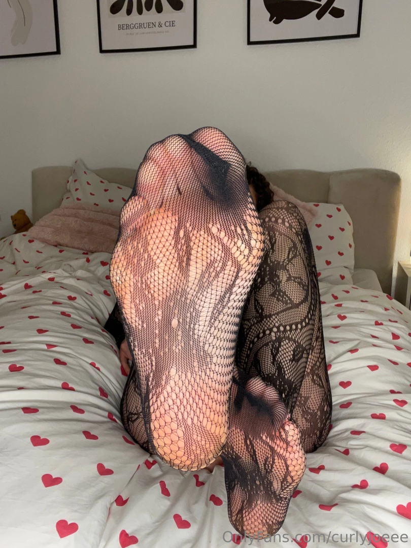 This is the first time i ve tried on a net outfit do you think it 