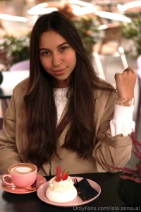 What looks sweeter dessert or me