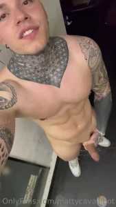 Tra un uscita e un altra nel camerino del club