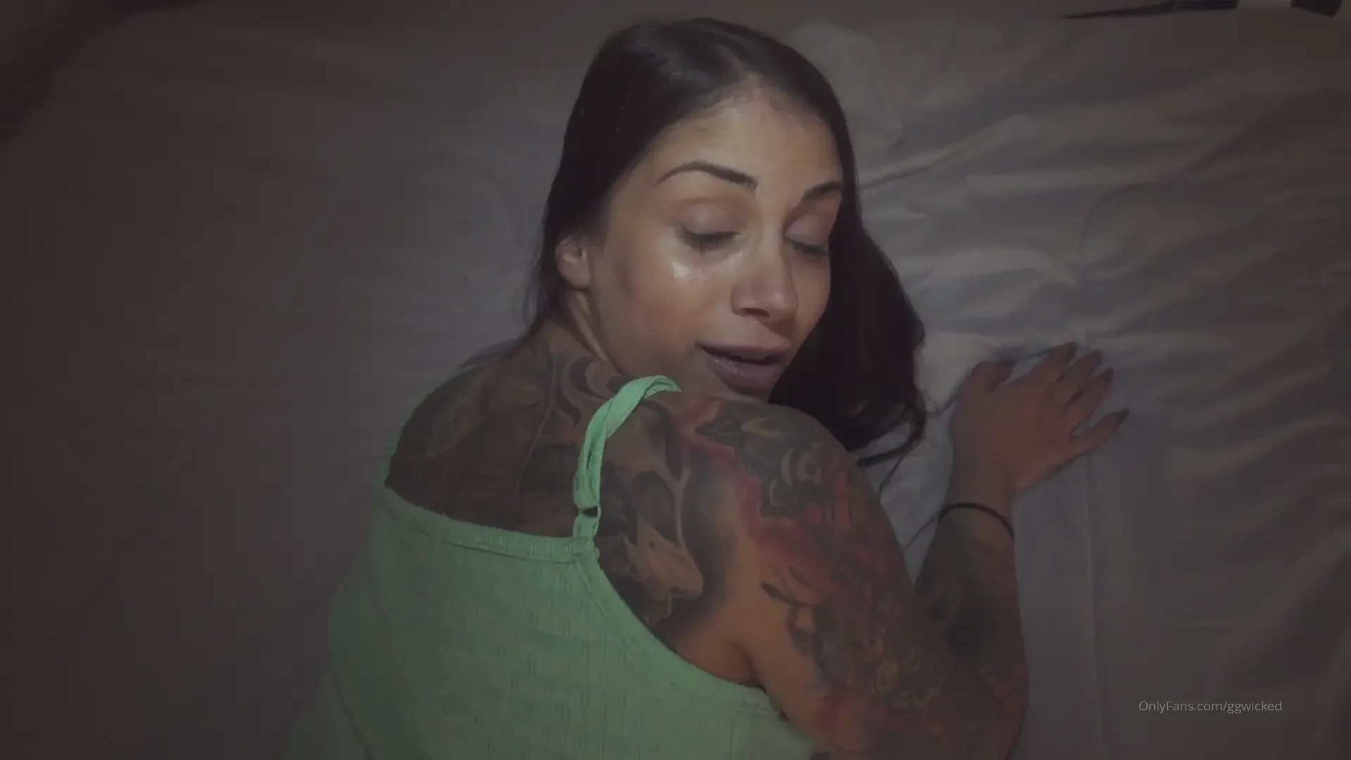 Love when allgiuliana wears tiny dresses for me someone eat my ass 