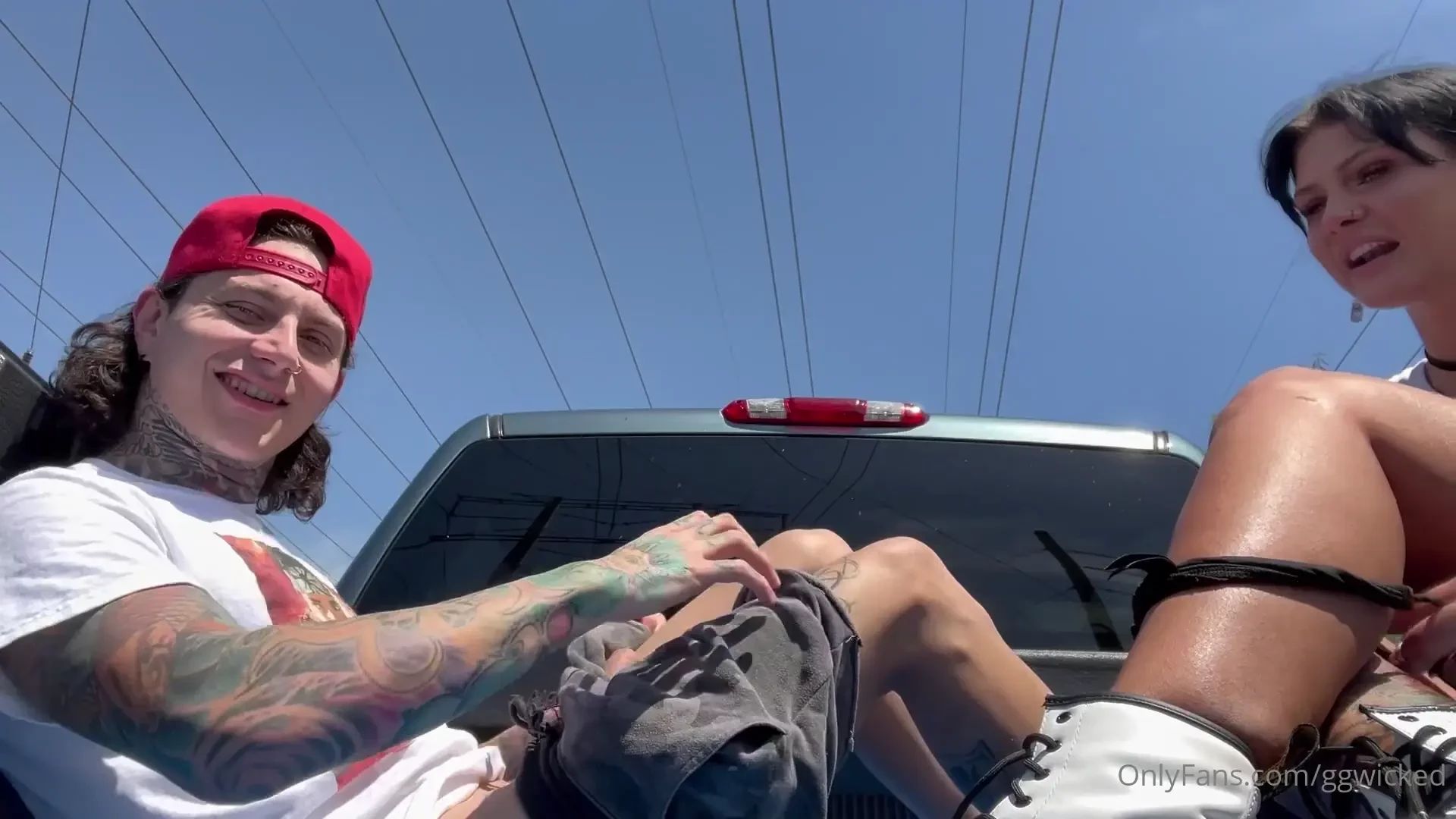 Who wants to smash in the bed of my truck watch abcdezzz get a huge 