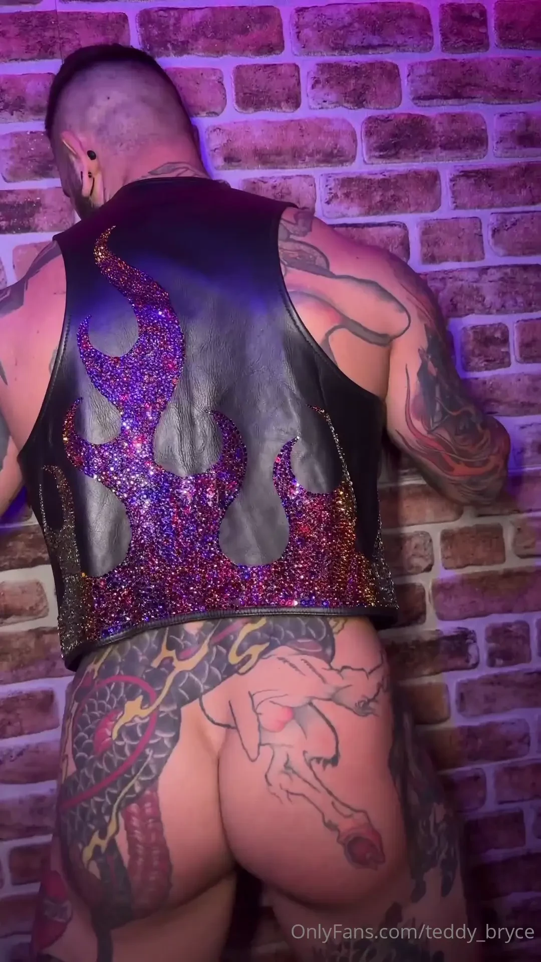 So there i was in the alley way caught with my pants down my leather 
