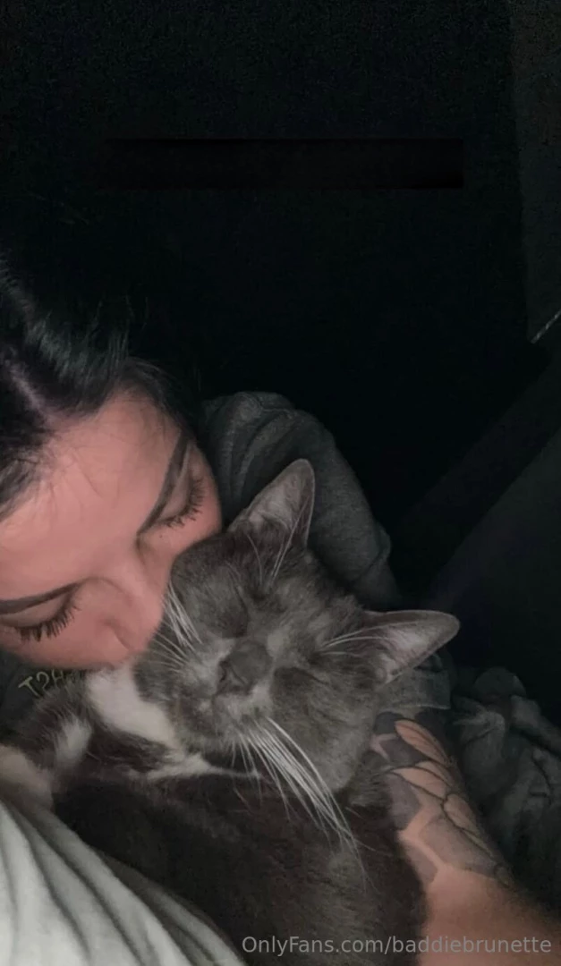 Baddiebrunette 