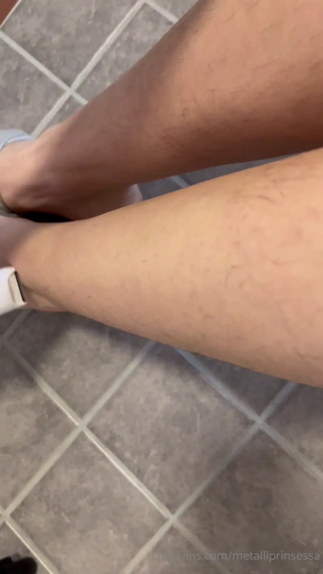 Jalkojen sheivausta ja rasvaaminen mit s pidit 