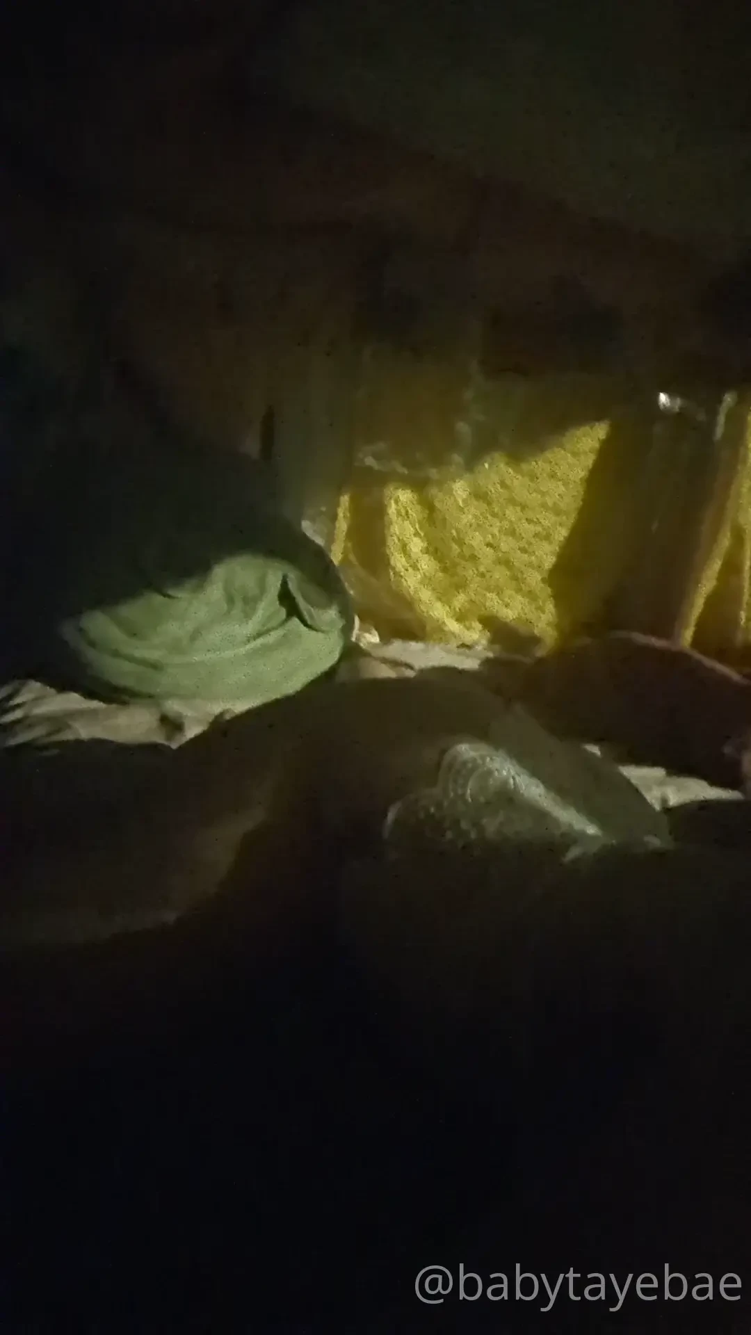 Jiggle jiggle in the darkness 