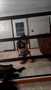 Happy monday babes just dropping by to remind you i m here thinking