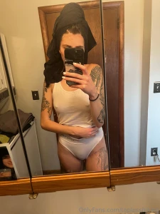 Good morning babe just out of the shower and feeling extra fresh in