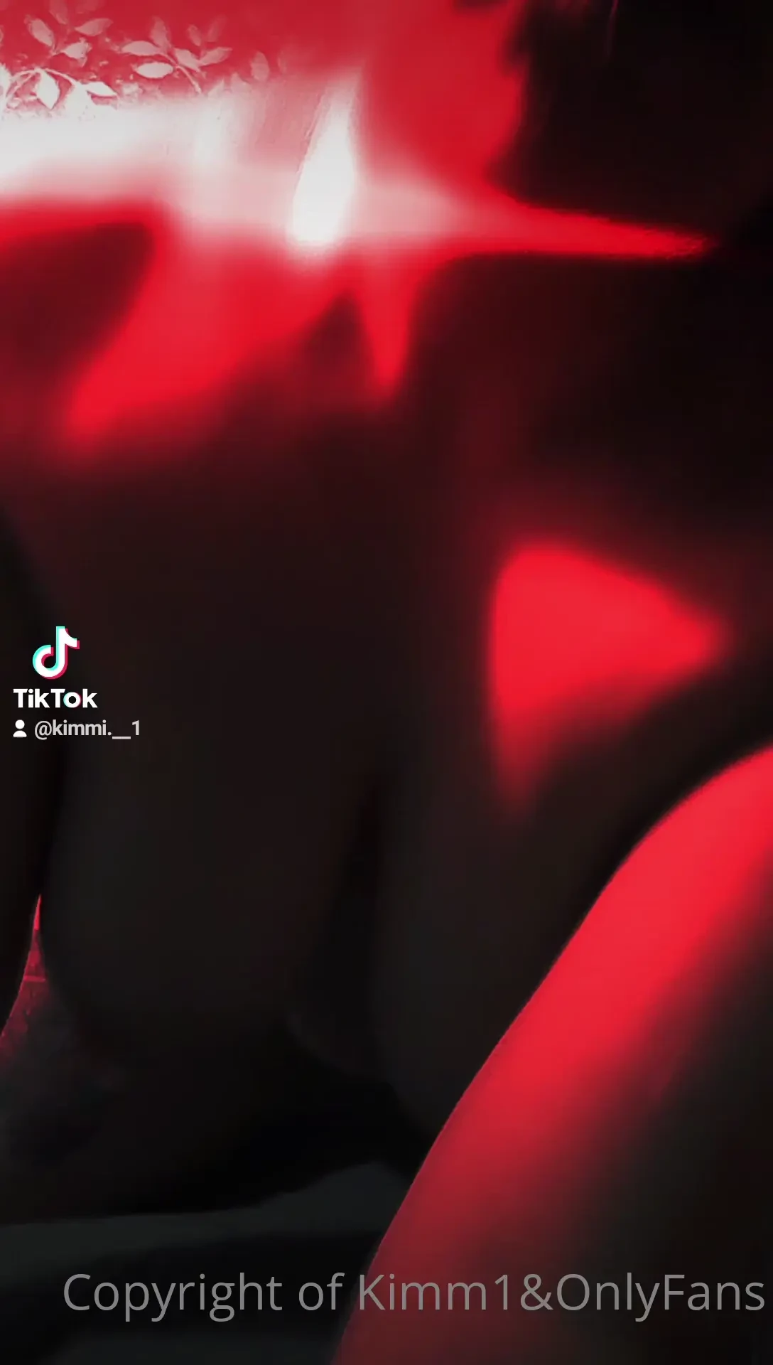 Anyone that tips will get naked pics in their inbox x 