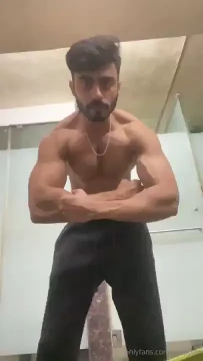 I want you to worship my muscles 