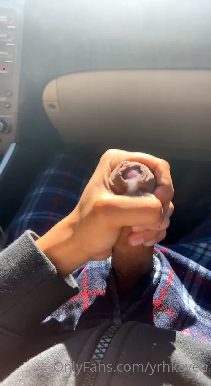 Fuccc yea a lil splash see you guys tonight i m tryna bust while using 