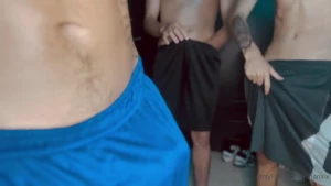 Hoy estuve jugando con mis amigos si quieres ver una gran ola se semen