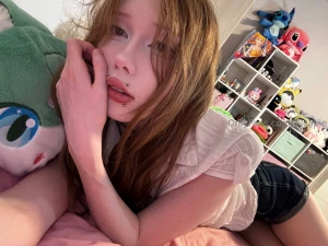 Heloww _ wanna be lazy in bed with me part 1