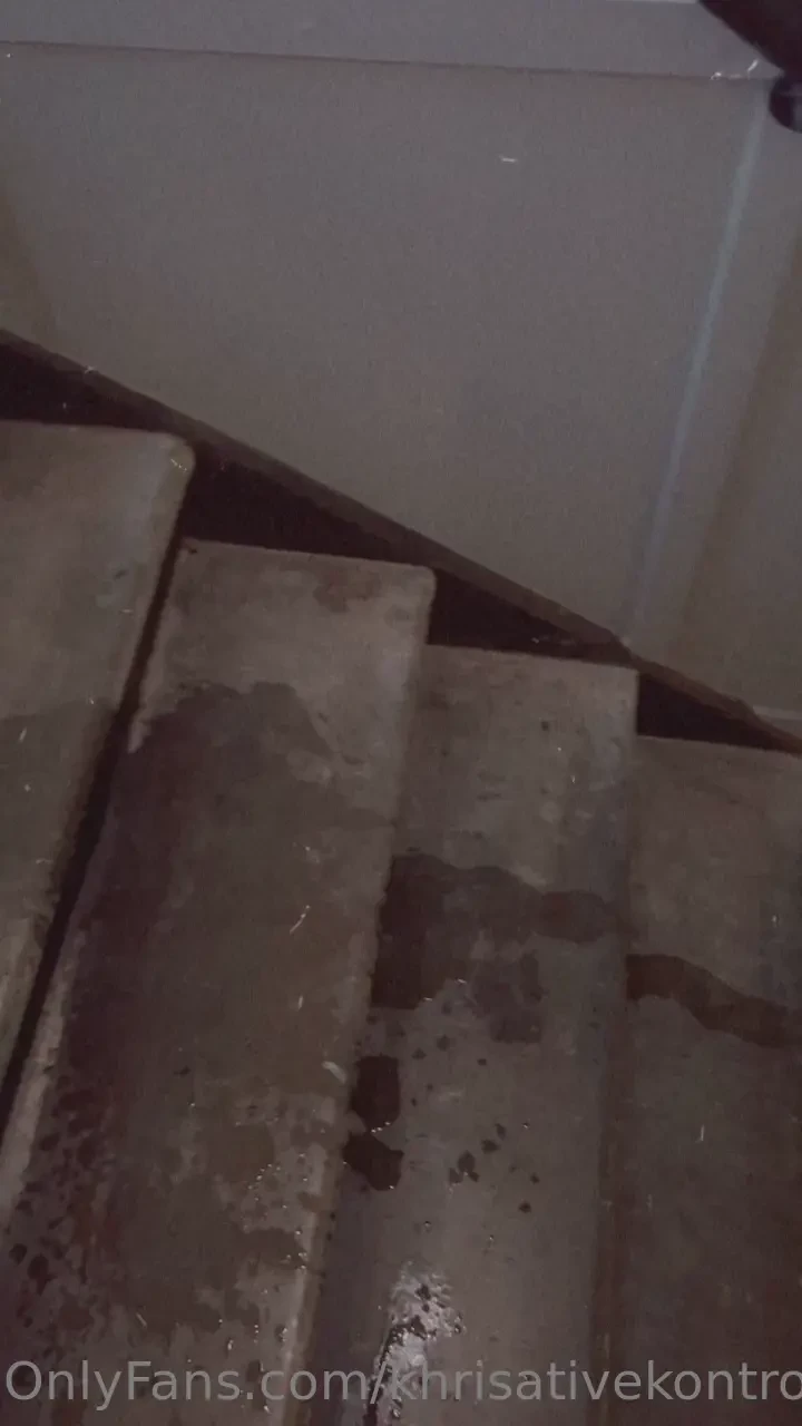 Quick release of a flood in a public stairway 