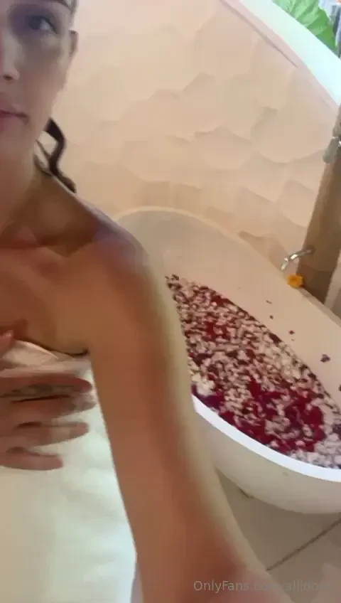 Sexy bath time for me 