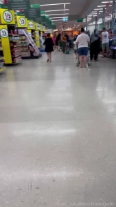I flashed my huge tits at holmview woolworths