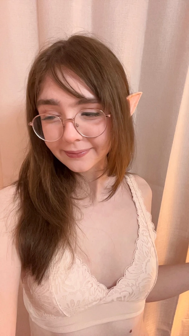 I got cuteee elf ears and toook photos part 8 